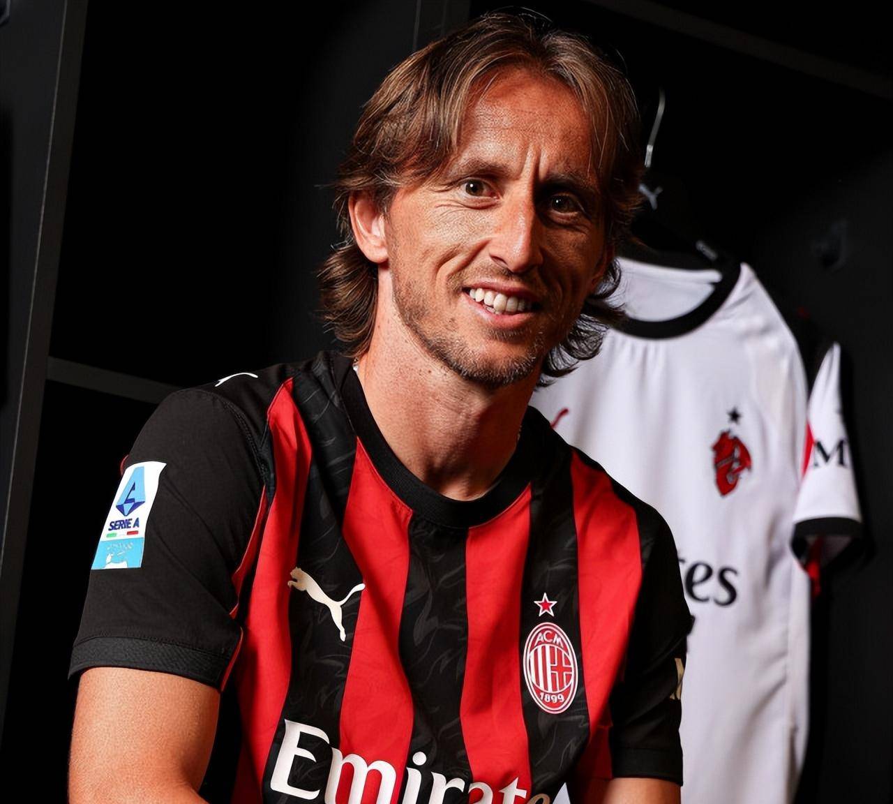 上海申花官宣老将于汉超退役 未来将转型成为教练